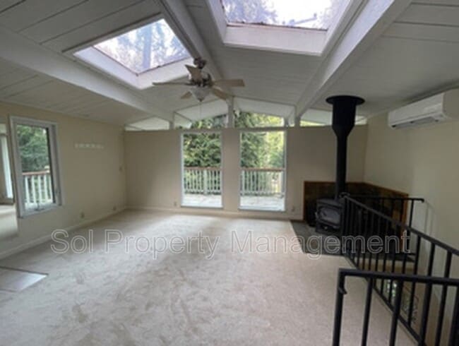 Building Photo - 175 S Redwood Dr