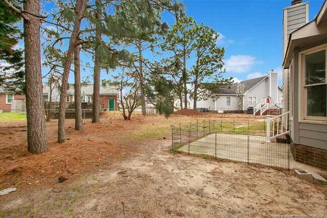 Building Photo - 5319 Thackeray Dr