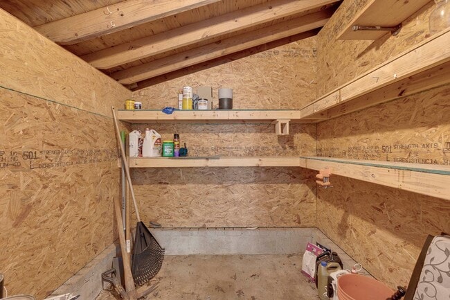 Building Photo - Cute & Private 3BR Home Ready for Move-In