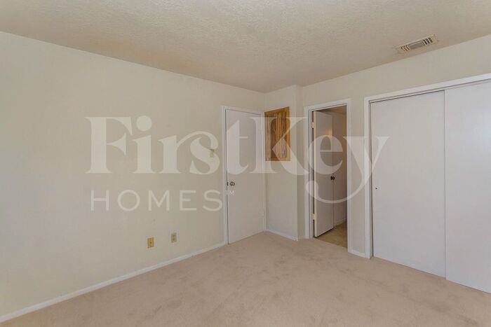 Building Photo - 2240 Tarpley Rd