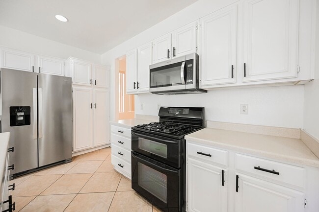 Building Photo - Welcome Home!  One Store Home