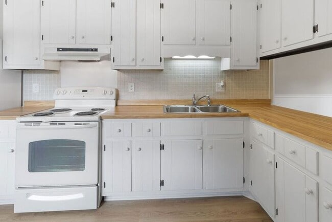 Building Photo - 3 Bedroom 1.5 Bath Ranch in Hope Mills