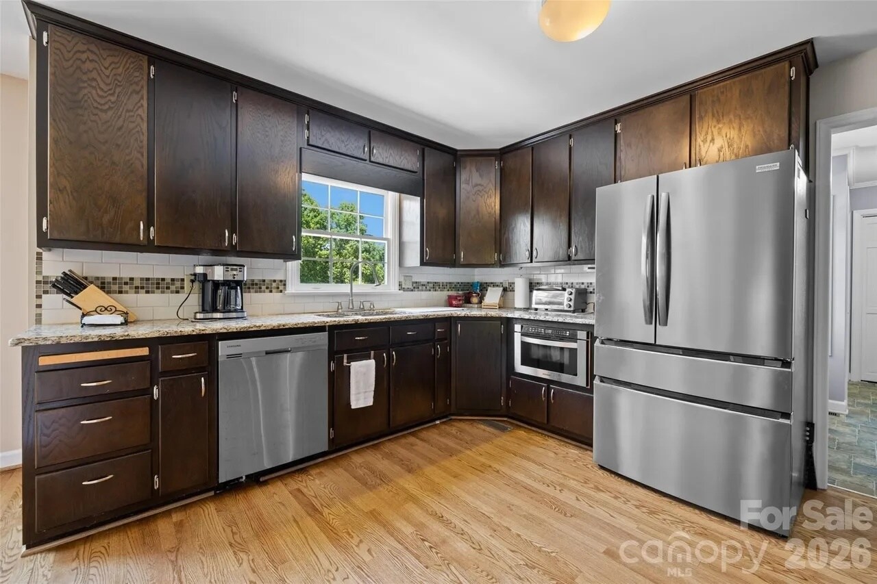 Building Photo - 3010 Eaker Dr