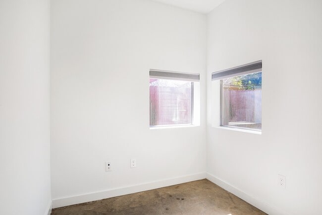 Building Photo - 2936 Commerce St