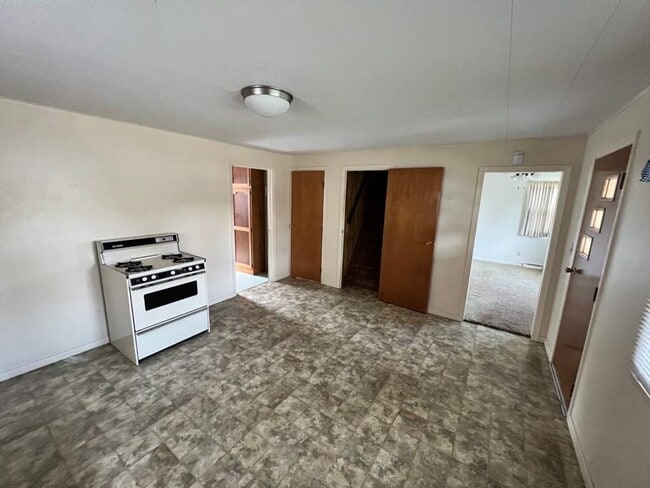 Building Photo - 704 3rd Ave