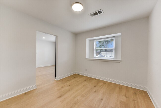 Building Photo - 5946 Valkeith Dr