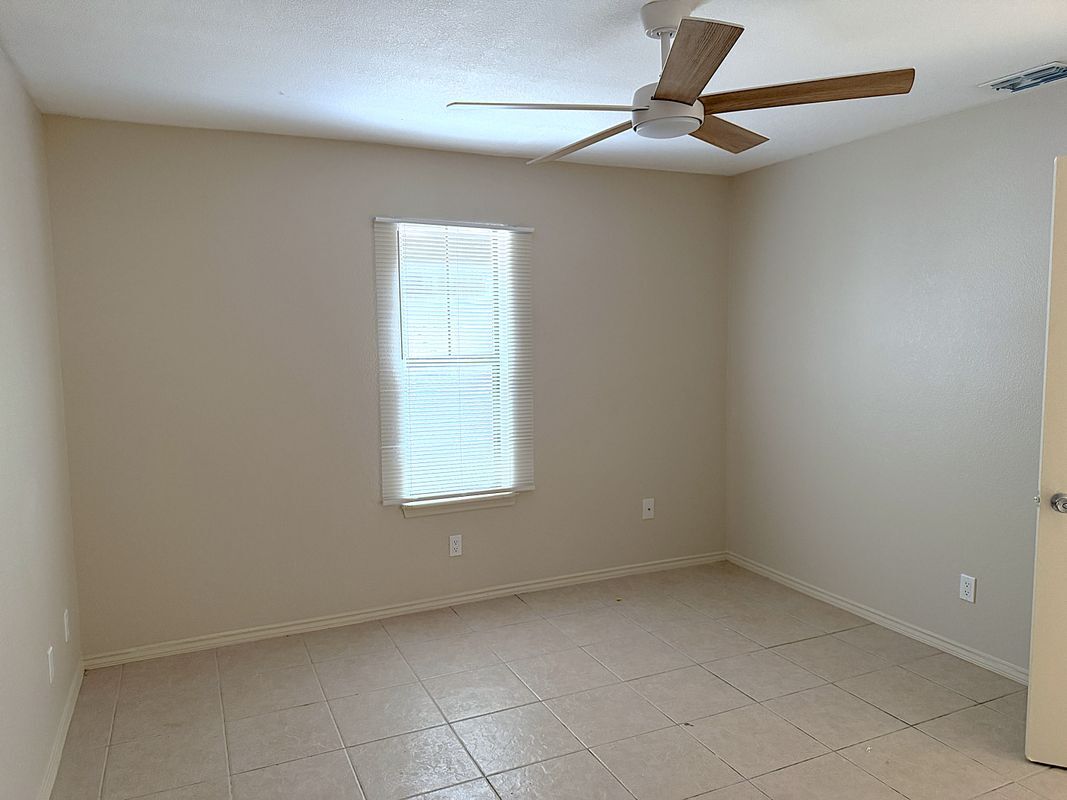 Building Photo - 716 Mynah Ave