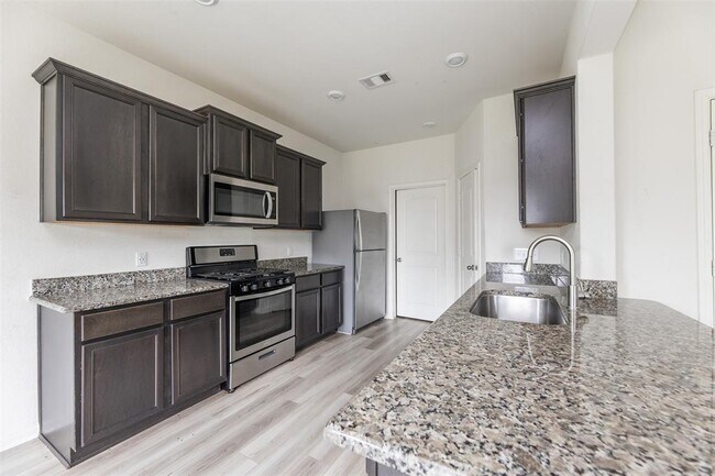 Building Photo - 541 Amberwood Pk Dr