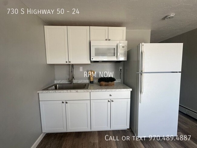 Building Photo - Updated Unit with Hard floors! Utilities i...