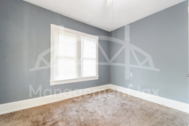 Building Photo - 2056 Moncrief Rd