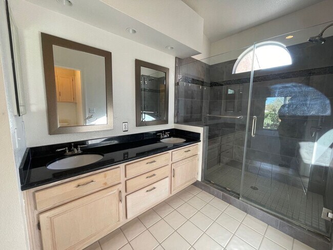 Building Photo - Painted Desert