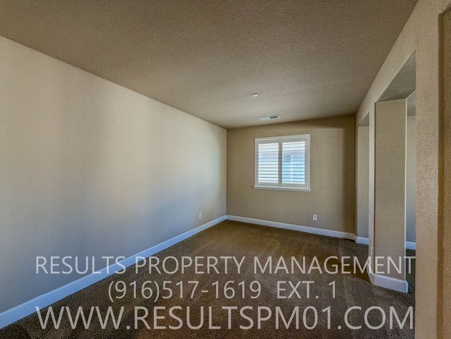 Building Photo - Elegance and spacious Mini Mansion