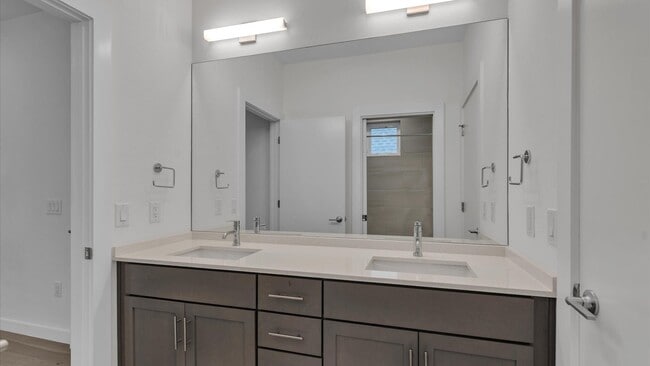 Building Photo - Prime Location Condo in the Heart of San Antonio!