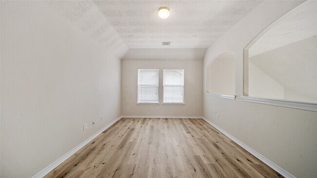 Building Photo - 9219 E Lakeside Dr