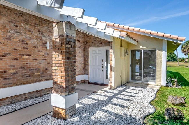 Building Photo - 19635 Back 9 Dr