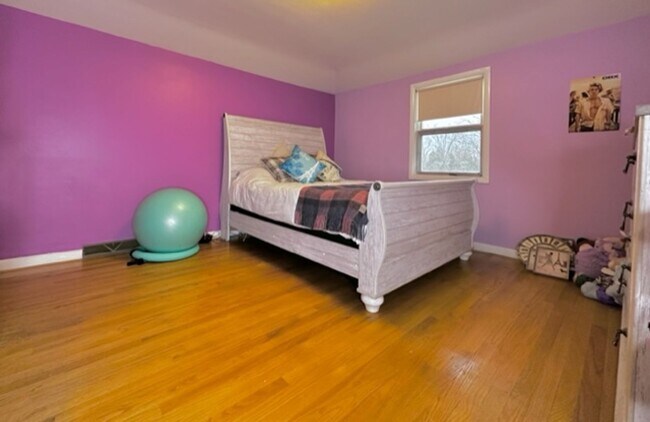 Building Photo - Beautiful / Spacious 3 Bed 3 Bath Ranch Style Single Family Home!