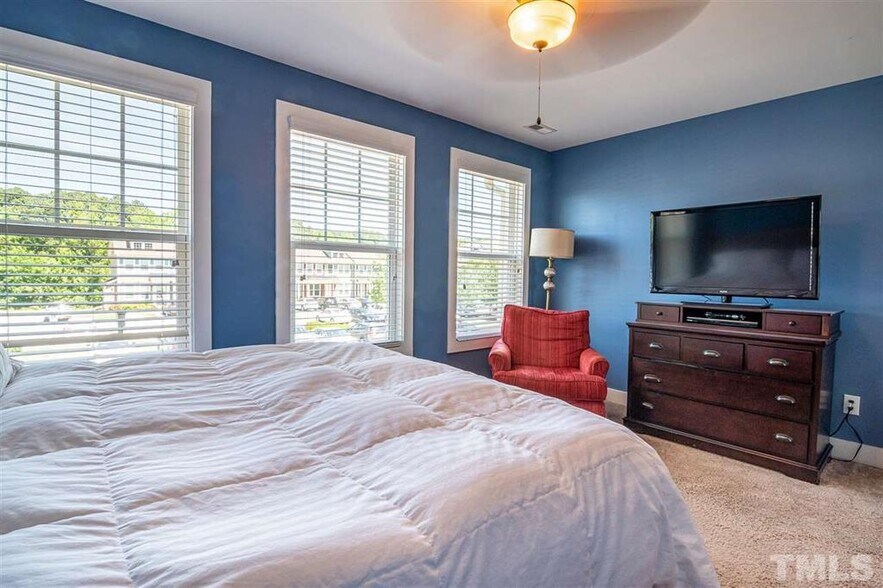 Building Photo - 2800 Bedford Green Dr