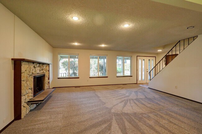 Building Photo - Beautiful View-Quiet Twin Lakes Neighborhood