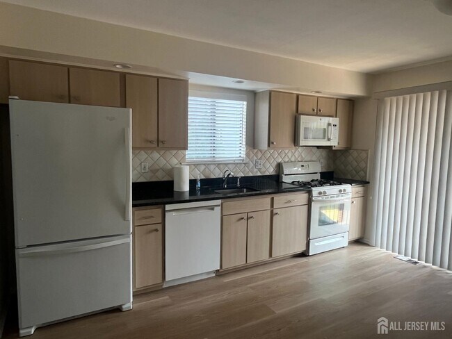 Building Photo - 16 Wisteria Ct