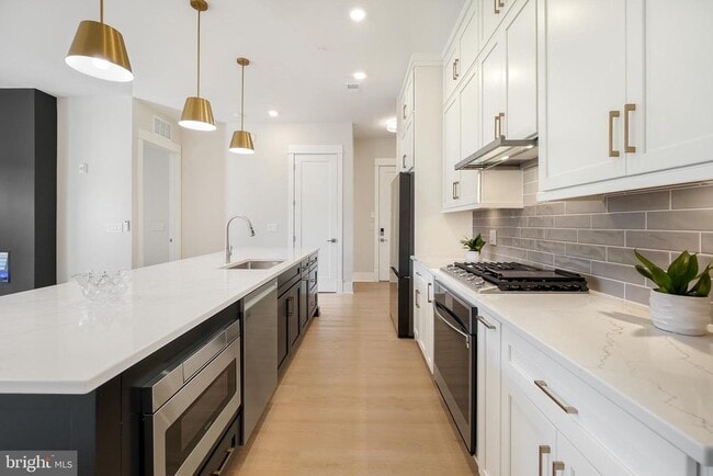 Building Photo - 23651 Havelock Walk Ter