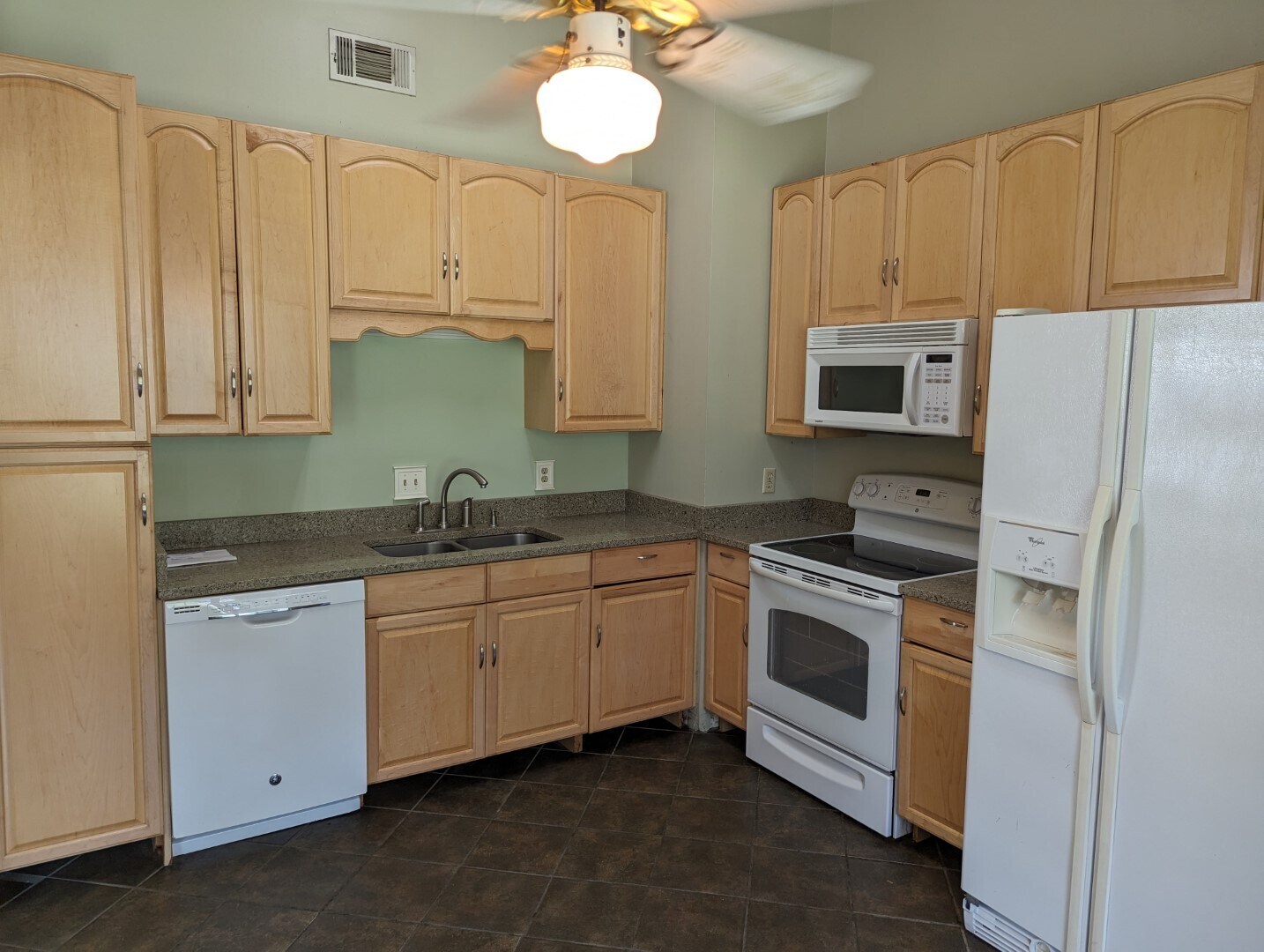 Kitchen - 110 W White Hawthorne Dr