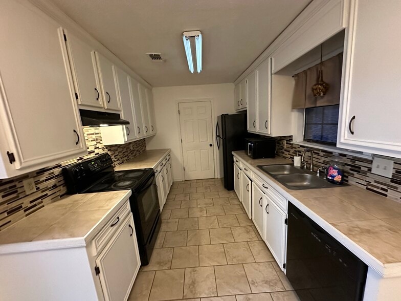 kitchen - 344 Brookwoods Dr