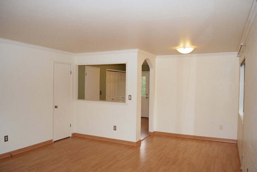 Building Photo - Shoreline Condo