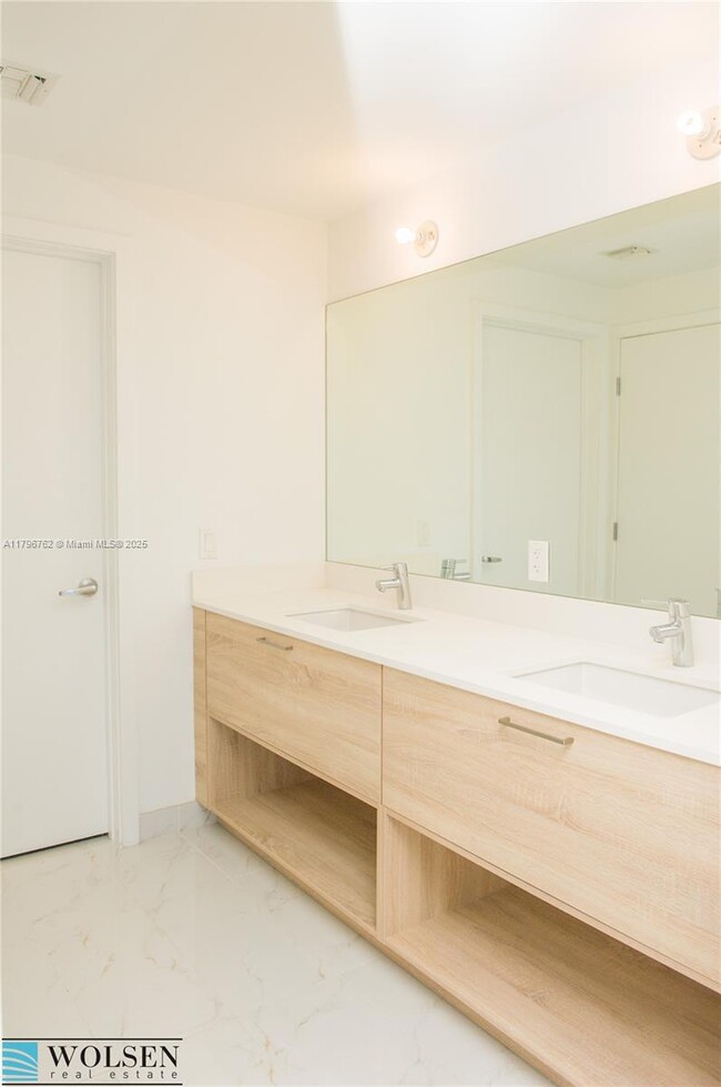 Building Photo - 16385 Biscayne Blvd