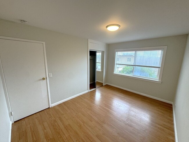 Building Photo - 116 Madrone Ave