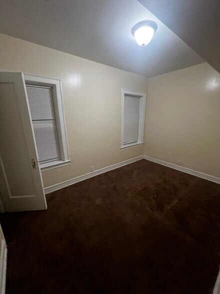 Building Photo - 7219 S Ridgeland Ave
