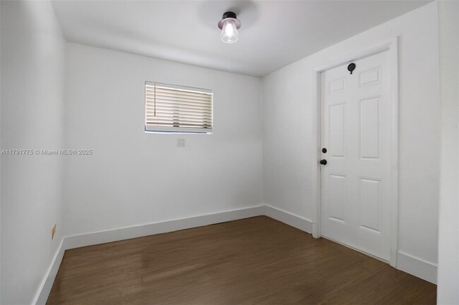 Building Photo - 9428 SW 51st Ct
