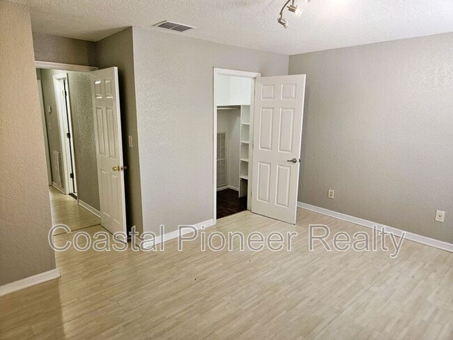 Building Photo - 7549 Abonado Rd