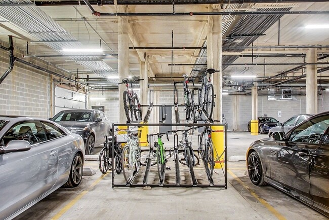 Interior Photo - 2405 W Hutchinson St