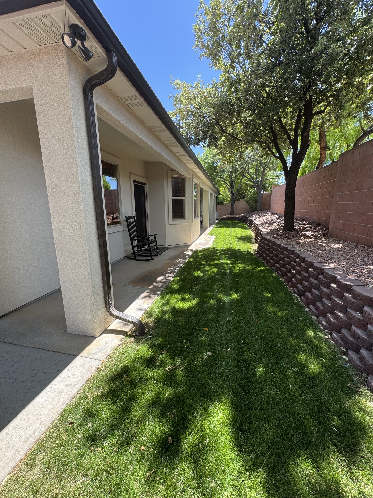 Building Photo - 1097 N Berkshire Dr