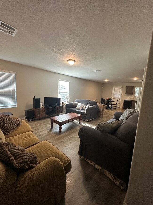 Building Photo - 411 Armstrong St