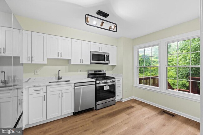 Building Photo - 2615 Chivalry Ct