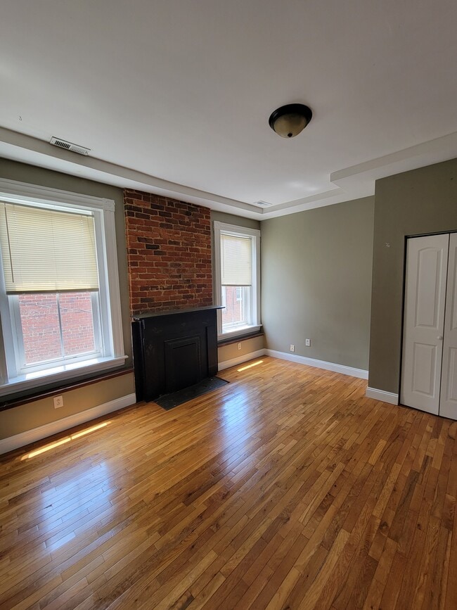 Building Photo - 809 N 21st St
