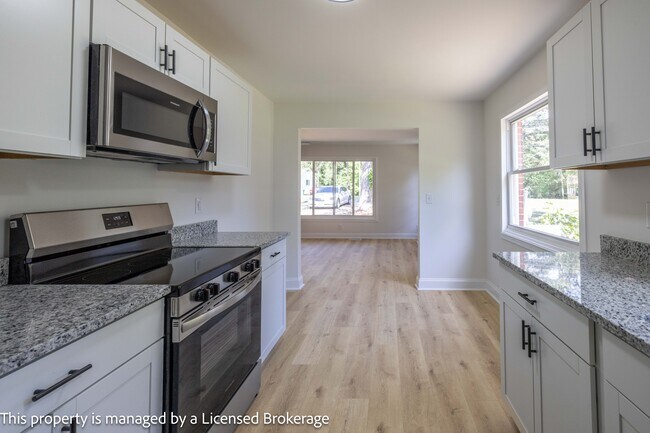 Building Photo - 409 Eastover Ave