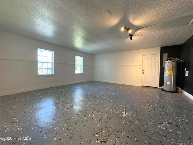 Building Photo - 502 Worth Dr