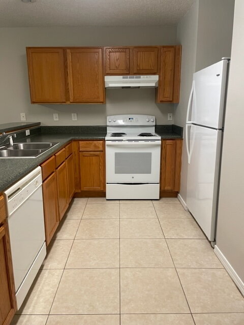 Building Photo - "Charming 2-Bed Townhouse Oasis - Prime Fort Walton Beach Location!"