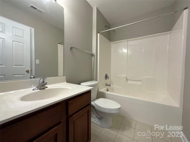 Building Photo - 15626 King Louis Ct