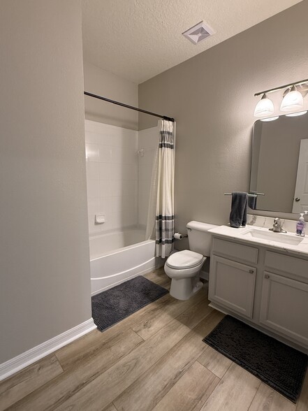 2nd bathroom - 9410 Georgian Park Ln