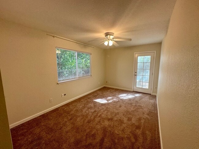 Building Photo - Nice 3 bedroom, 2 bath Home located in his...