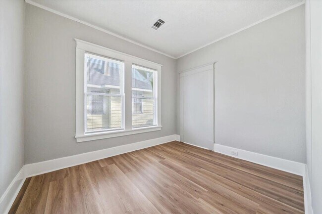 Building Photo - 823 N Watkins St