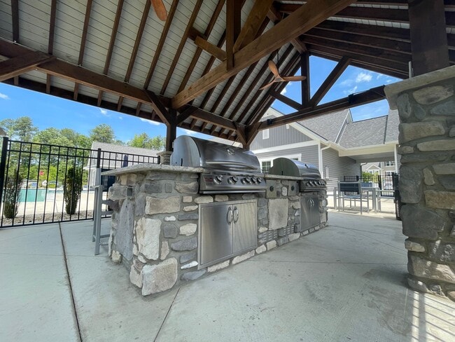 Building Photo - Heron | 3 Bed 2.5 Bath | Garage | 1800 sf | $2726-$2999 | 8, 9, 10, 12, 14, and 15 month lease terms