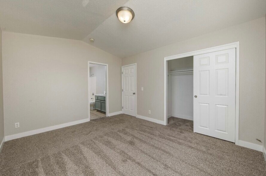 Building Photo - 210 Cordova Ln