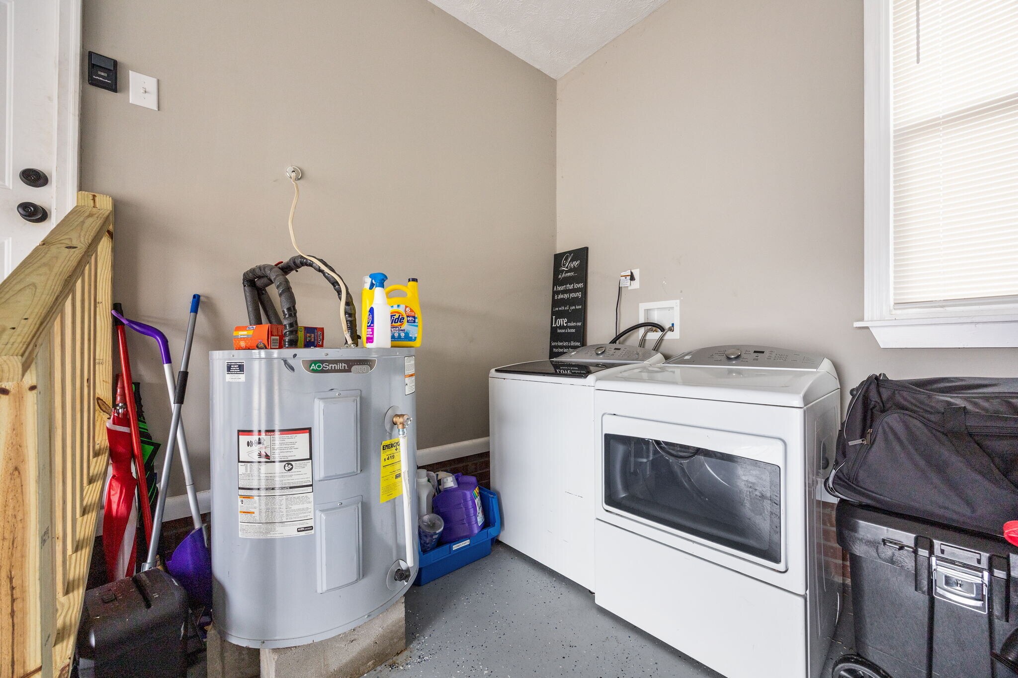 Building Photo - 38 Hallmark Dr