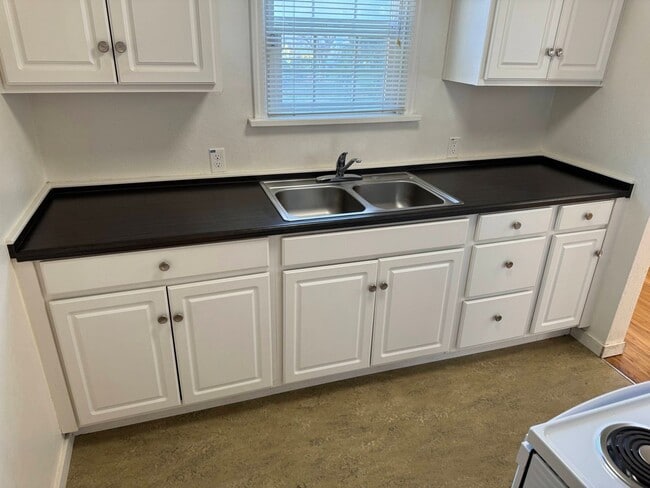 Building Photo - 1 Bedroom Duplex in Downtown Eugene