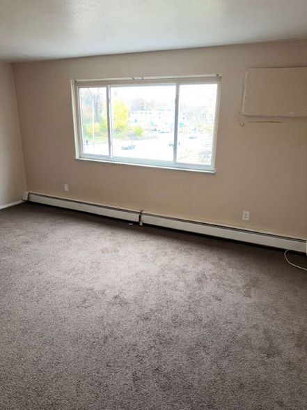 Building Photo - 14815 Euclid Ave