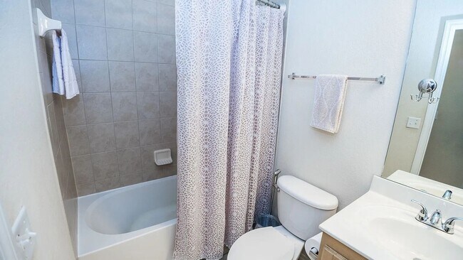 Building Photo - Charming 4BR Townhome in Panama City Beach